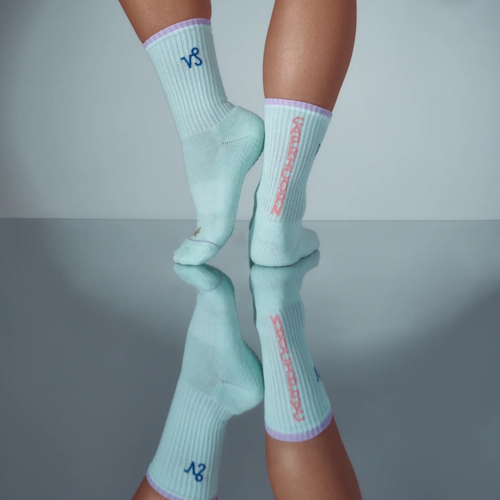 NWT MoveActive Crew Non Slip Grip Socks - Capricorn
Zodiac Line SZ M 8-10